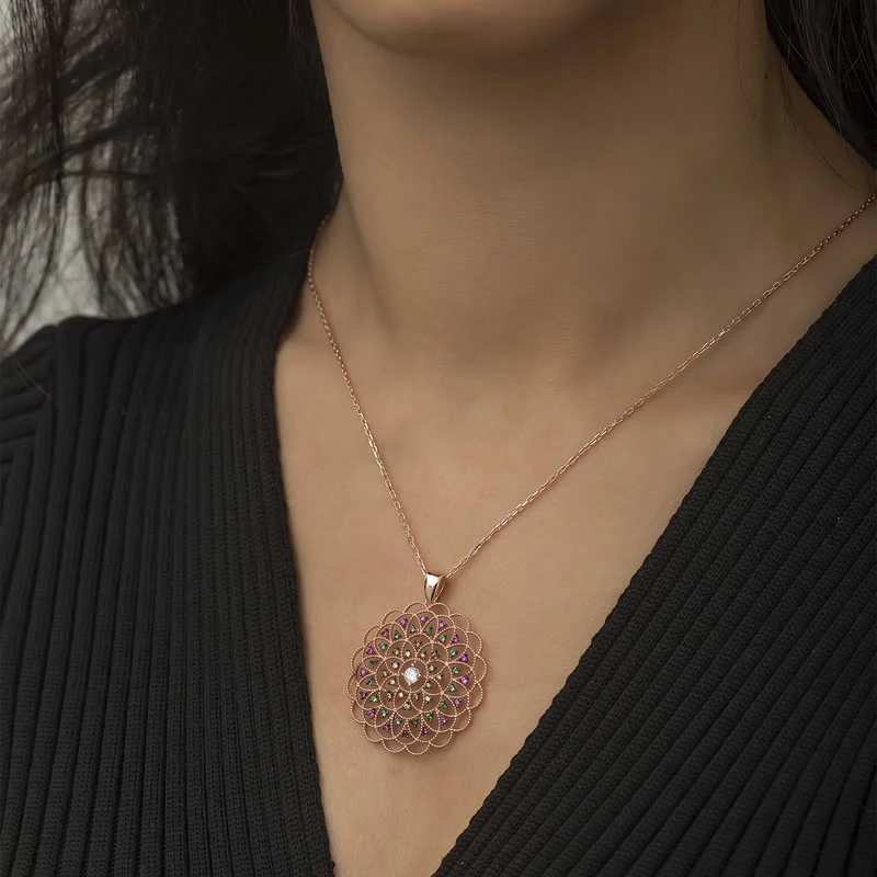 Gümüş Rose Geometrik Desenli Madalyon Kolye - Görsel 2