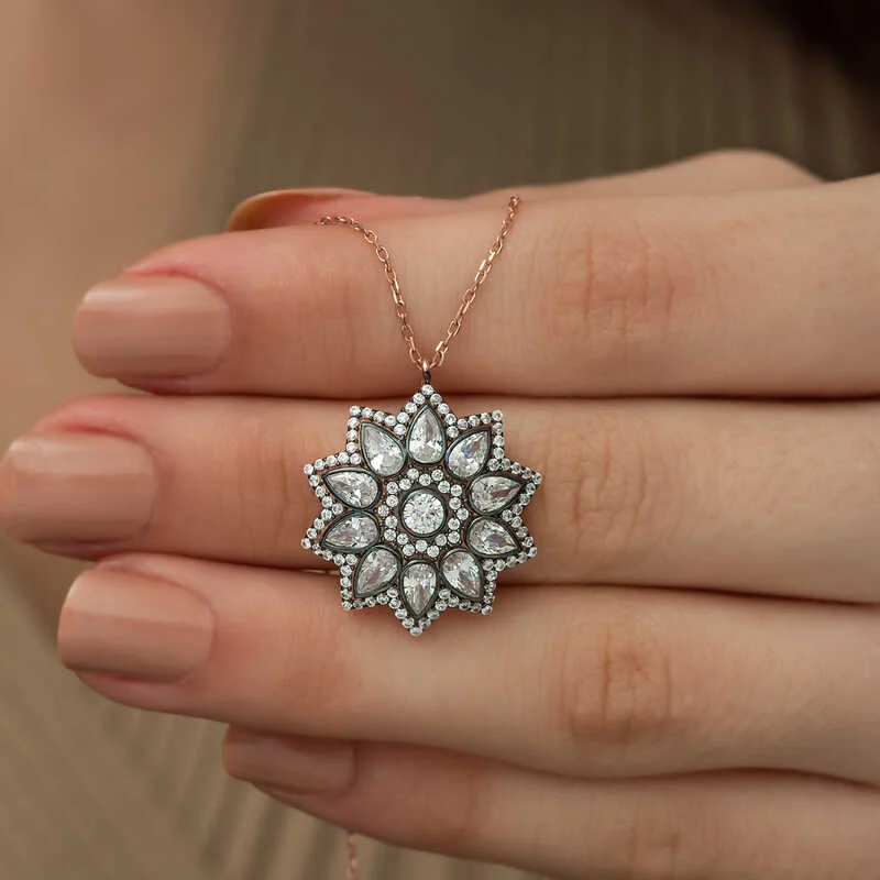 Gümüş Rose Çiçek Desenli Elmas Montür Kolye - Görsel 3