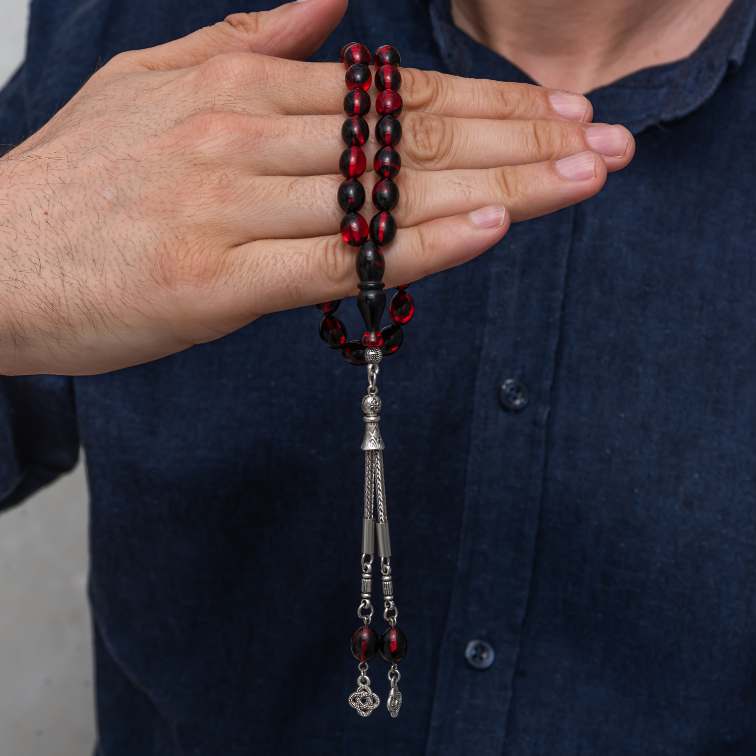 Metal Püsküllü Bordo Siyah Sıkma Kehribar Tesbih 3 Metal Püsküllü Bordo Siyah Sıkma Kehribar Tesbih