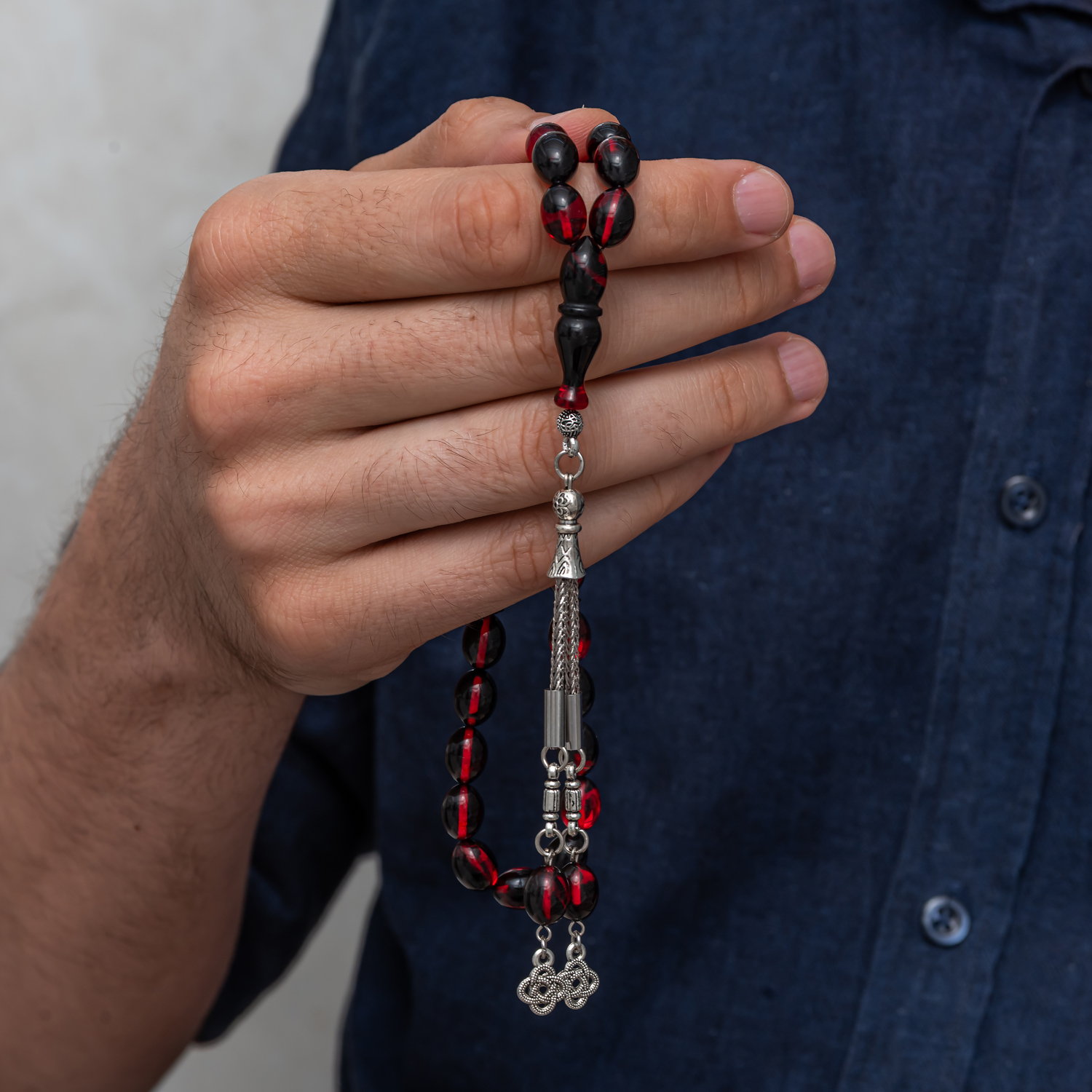 Metal Püsküllü Bordo Siyah Sıkma Kehribar Tesbih 4 Metal Püsküllü Bordo Siyah Sıkma Kehribar Tesbih