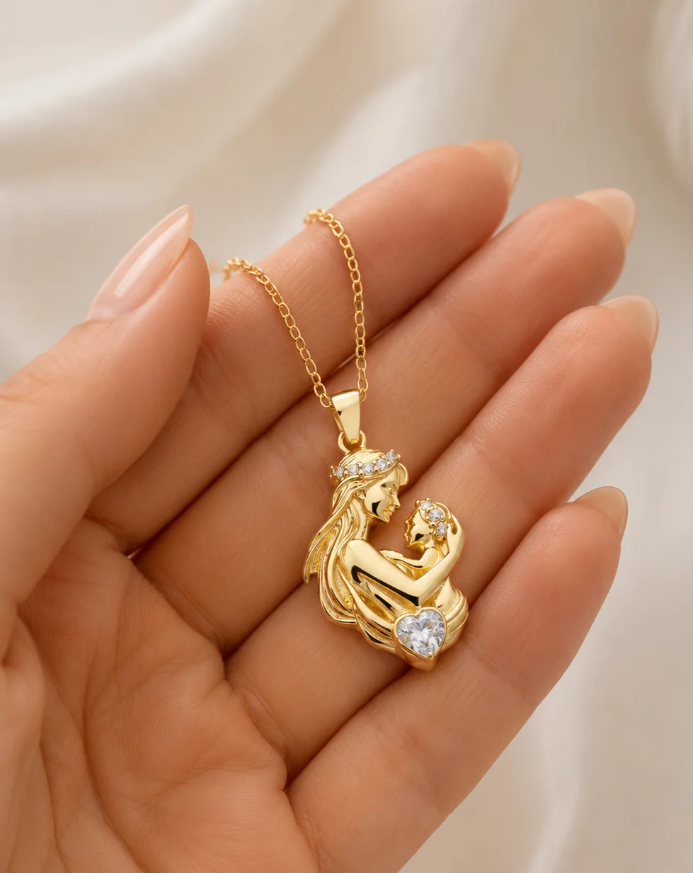 Gümüş Anne Bebek Figürlü Kalp Taşlı Gold Kolye 2 Gümüş Anne Bebek Figürlü Kalp Taşlı Gold Kolye