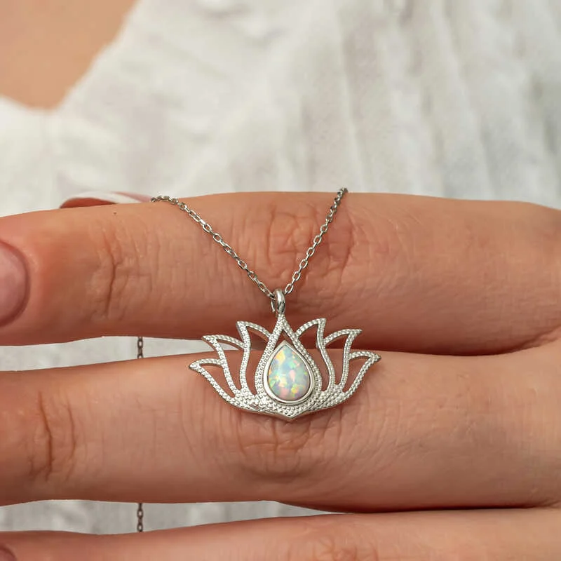 Gümüş Beyaz Opal Taşlı Lotus Kadın Kolye 2 Gümüş Beyaz Opal Taşlı Lotus Kadın Kolye