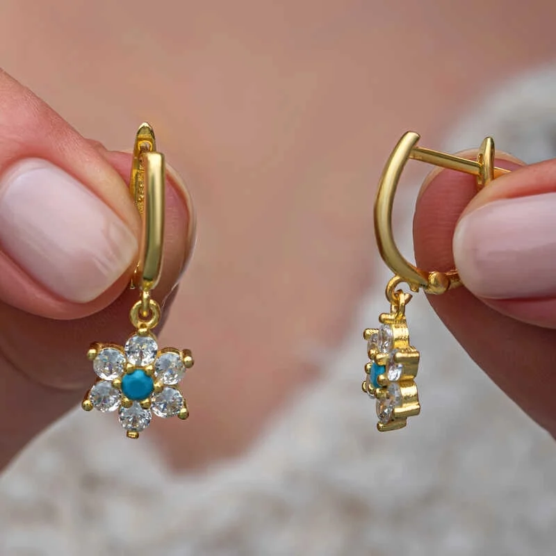 Gümüş Mavi Taşlı Gold Çiçek Kadın Küpe 2 Gümüş Mavi Taşlı Gold Çiçek Kadın Küpe