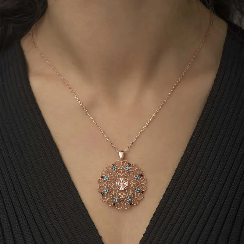 Gümüş Rose Etnik Desenli Madalyon Kolye 2 Gümüş Rose Etnik Desenli Madalyon Kolye