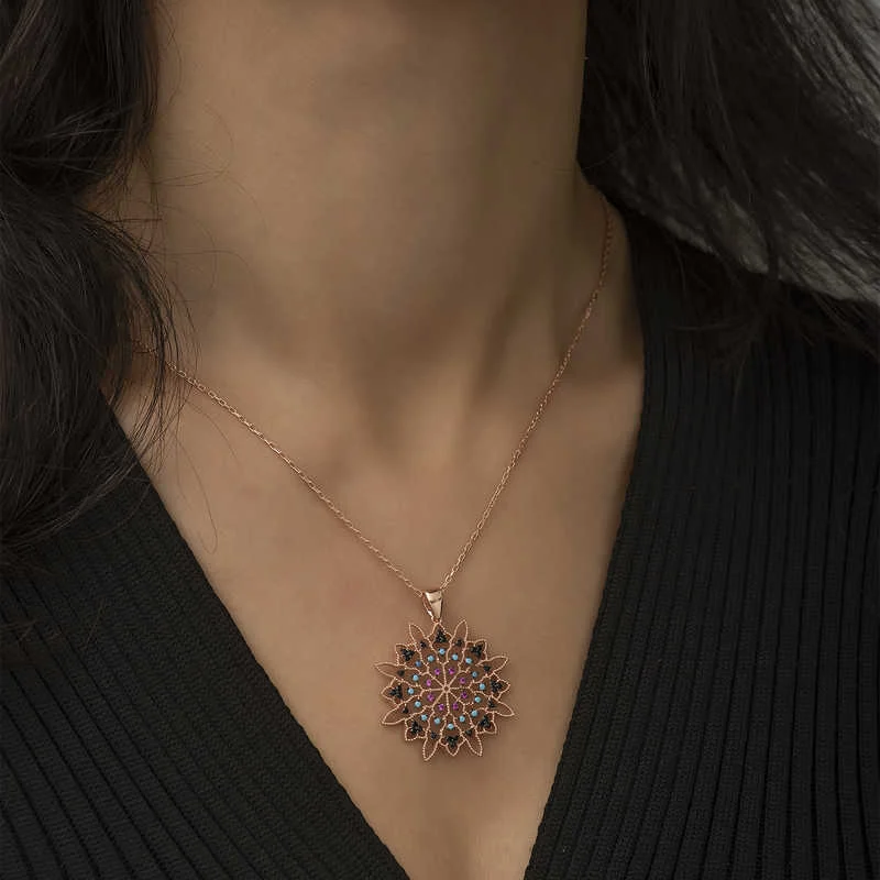 Gümüş Rose Geometrik Desenli Madalyon Kolye 2 Gümüş Rose Geometrik Desenli Madalyon Kolye