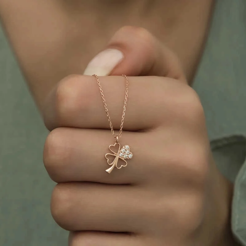 Gümüş Rose Kalpli Dört Yapraklı Yonca Kadın Kolye 2 Gümüş Rose Kalpli Dört Yapraklı Yonca Kadın Kolye