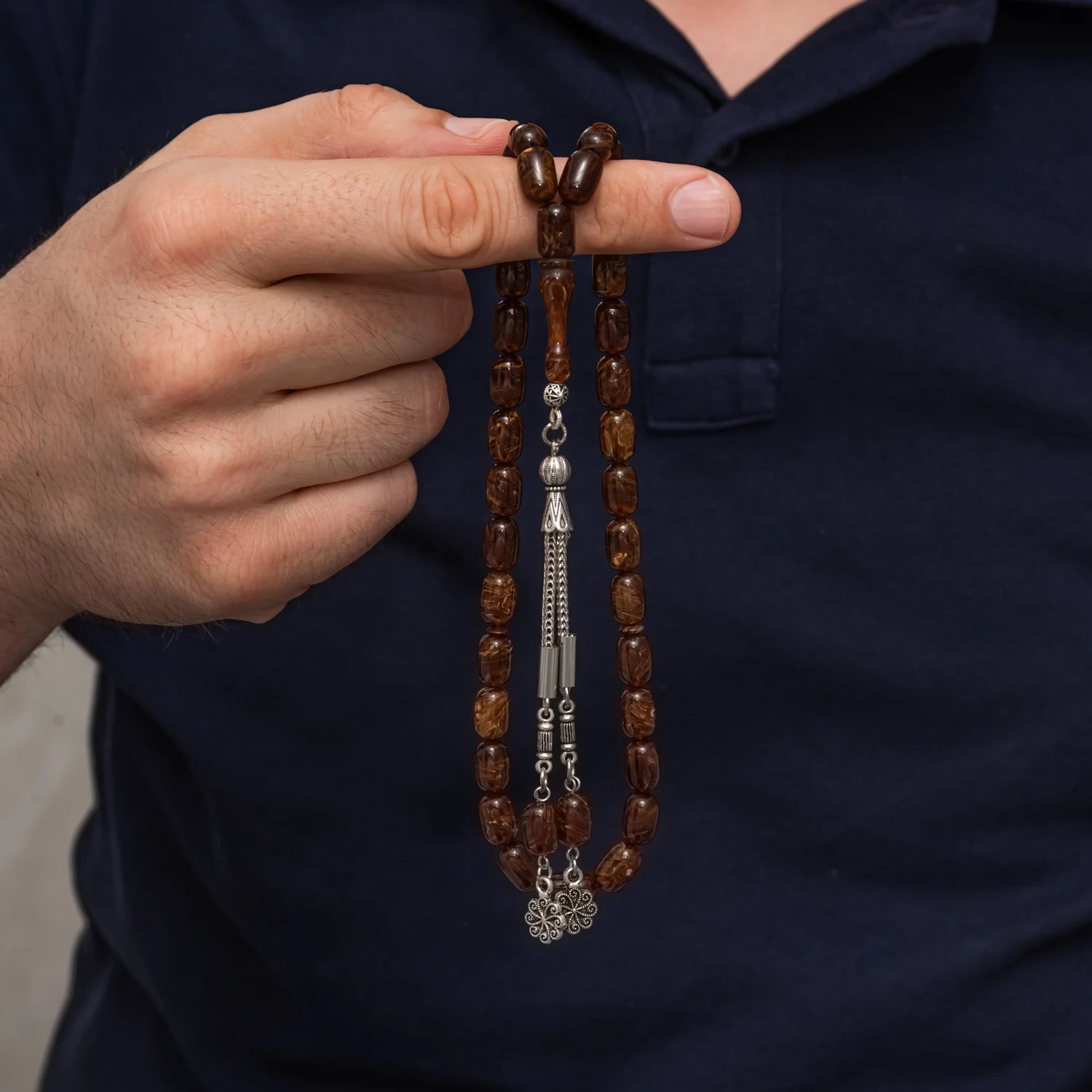 Metal Püsküllü Kestane Kahvesi Sıkma Kehribar Tesbih 2 Metal Püsküllü Kestane Kahvesi Sıkma Kehribar Tesbih
